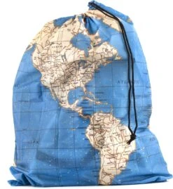 Kikkerland Waszak Voor Op Reis - Wereldkaart Print - Voor Je Vuile Was - Laundry Bag - Travel Accessoire - 17x10 Cm
