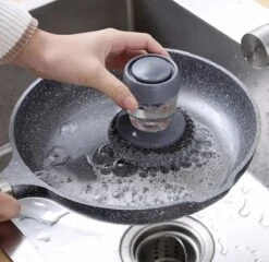 Afwasborstel Met Zeepdispenser – Met 3 Verschillende Opzet Stukken – Inclusief Houder – Grijs – Afwas Borstel Zeepreservoir – Zeep Handborstel – Doseerpomp – Afwasmiddel Dispenser – Navulbaar -Schoonmaakmiddelen Korting 1200x1168