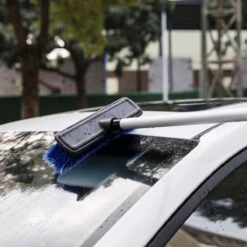 Navaris Telescopische Autowasborstel - Watergevoerde Wasborstel Voor Auto's En Ramen Met Uitschuifbare Lange Handgreep En Zachte Haren - Blauw -Schoonmaakmiddelen Korting 1200x1200 1092