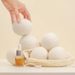 Apeiron Drogerballen - Droogballen - 6 XL Wasbollen - Droger - Duurzaam - Wasmachine - Wasverzachter - Energie Besparen - Zero Waste - Schapenvacht - Wol -Schoonmaakmiddelen Korting 1200x1200 511