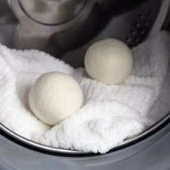 Apeiron Drogerballen - Droogballen - 6 XL Wasbollen - Droger - Duurzaam - Wasmachine - Wasverzachter - Energie Besparen - Zero Waste - Schapenvacht - Wol -Schoonmaakmiddelen Korting 1200x1200 515