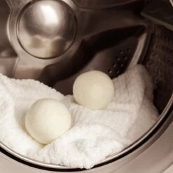 FAVE Drogerballen XL - 6 Stuks - Inclusief 2x Lavendelolie & Opbergzakje - Wasbol - Wasballen - Doseerbol - Droogballen - Duurzaam 13 FAVE Drogerballen XL - 6 Stuks - Inclusief 2x Lavendelolie & Opbergzakje - Wasbol - Wasballen - Doseerbol - Droogballen - Duurzaam -Schoonmaakmiddelen Korting 1200x1200 571