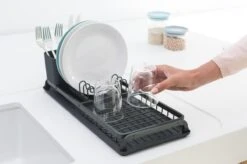 Brabantia SinkSide Afdruiprek Compact - Dark Grey -Schoonmaakmiddelen Korting 1200x799 8