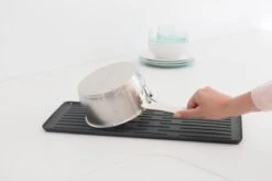 Brabantia SinkSide Afdruiprek Compact - Dark Grey -Schoonmaakmiddelen Korting 1200x799 9