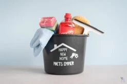 ByMi| Poetsemmer Happy New Home | Cadeautje Huis |Housewarming |Nieuwe Woning | Gepersonaliseerd -Schoonmaakmiddelen Korting 1200x800 37
