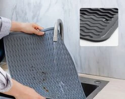 Merkloos Afdruipmat - Pannenonderzetter- Siliconen Mat - Zwart - 30 X 40 CM - Met Ophanggat - Hittebestendig -Schoonmaakmiddelen Korting 1200x954 2