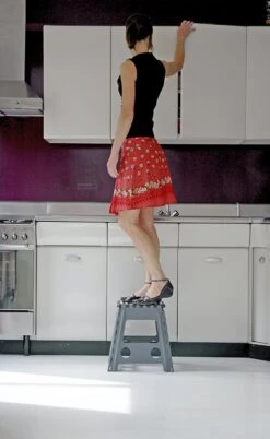 PUHLMANN - Inklapbare Kruk, JAMES, Plastic, Grijs, 40 Cm Hoog, Max 90 Kilo 8 PUHLMANN - Inklapbare Kruk, JAMES, Plastic, Grijs, 40 Cm Hoog, Max 90 Kilo -Schoonmaakmiddelen Korting 738x1200 1