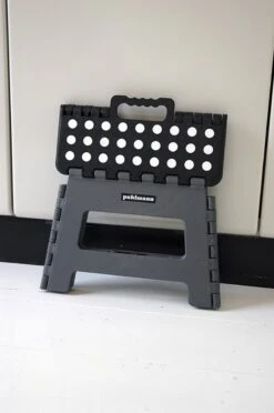 PUHLMANN - Inklapbare Kruk, JAMES, Plastic, Grijs, 22 Cm Hoog, Max 100 Kilo 13 PUHLMANN - Inklapbare Kruk, JAMES, Plastic, Grijs, 22 Cm Hoog, Max 100 Kilo -Schoonmaakmiddelen Korting 797x1200 2