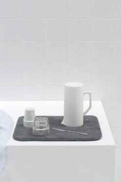 Brabantia SinkSide Afdruipmat Microvezel - 47 X 40 Cm - Dark Grey -Schoonmaakmiddelen Korting 799x1200 1